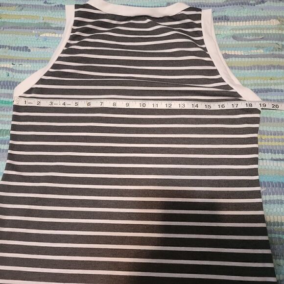 Ladies Black White Striped Sleeveless Blouse Top sz Med - Picture 9 of 14